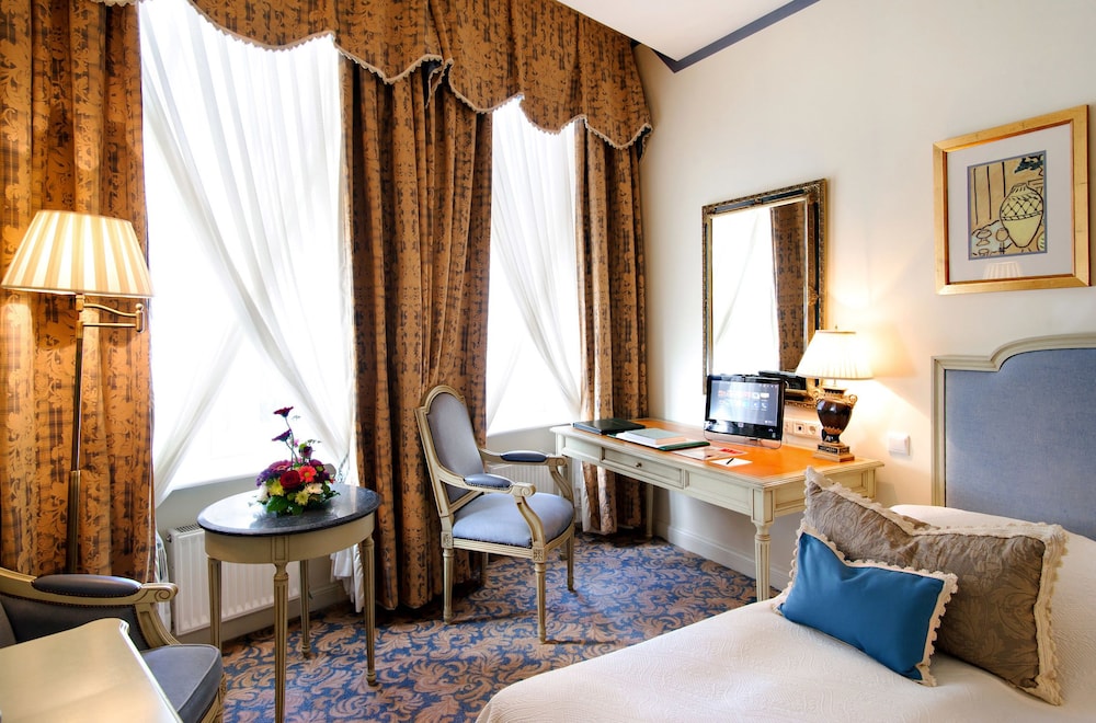 grand palace hotel