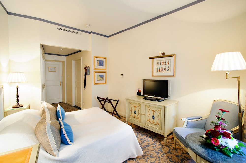 grand palace hotel