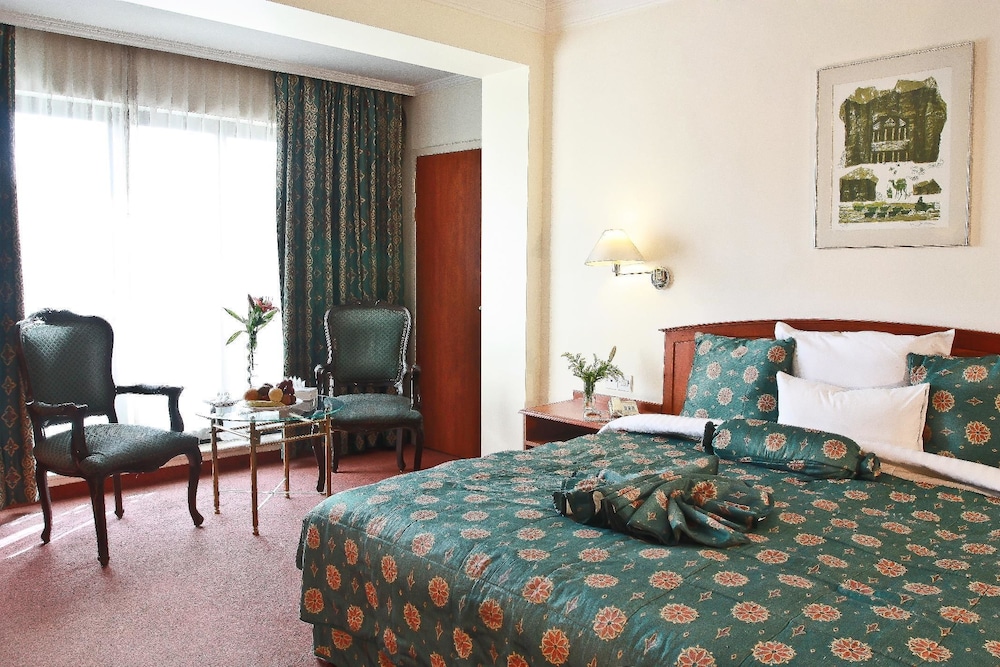 grand palace hotel