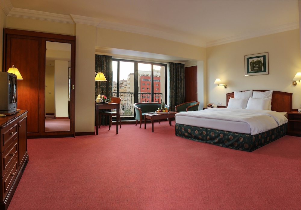 grand palace hotel