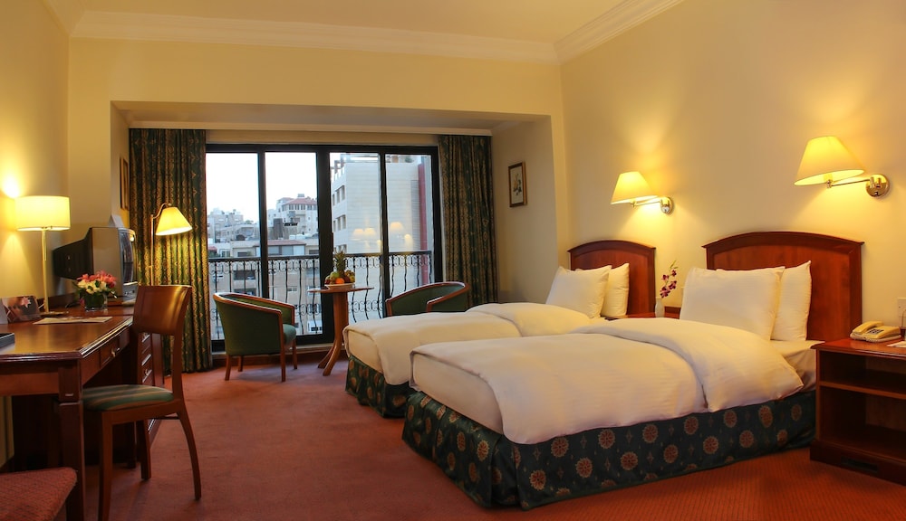 grand palace hotel