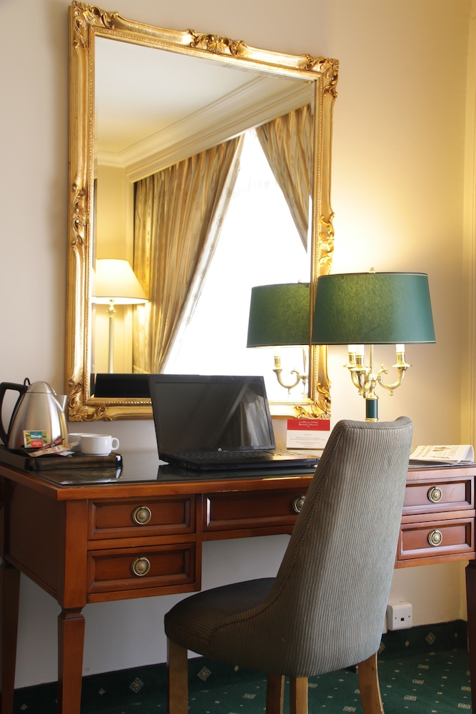 grand palace hotel