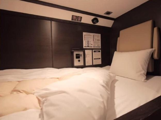 hearts capsule hotel and spa nakasu male only