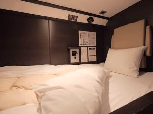 hearts capsule hotel and spa nakasu male only