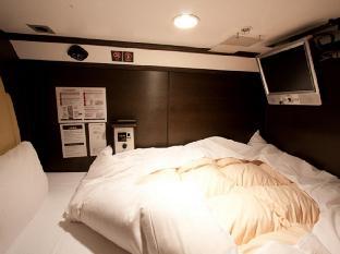 hearts capsule hotel and spa nakasu male only