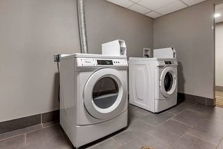 comfort inn and suites liverpool syracuse north