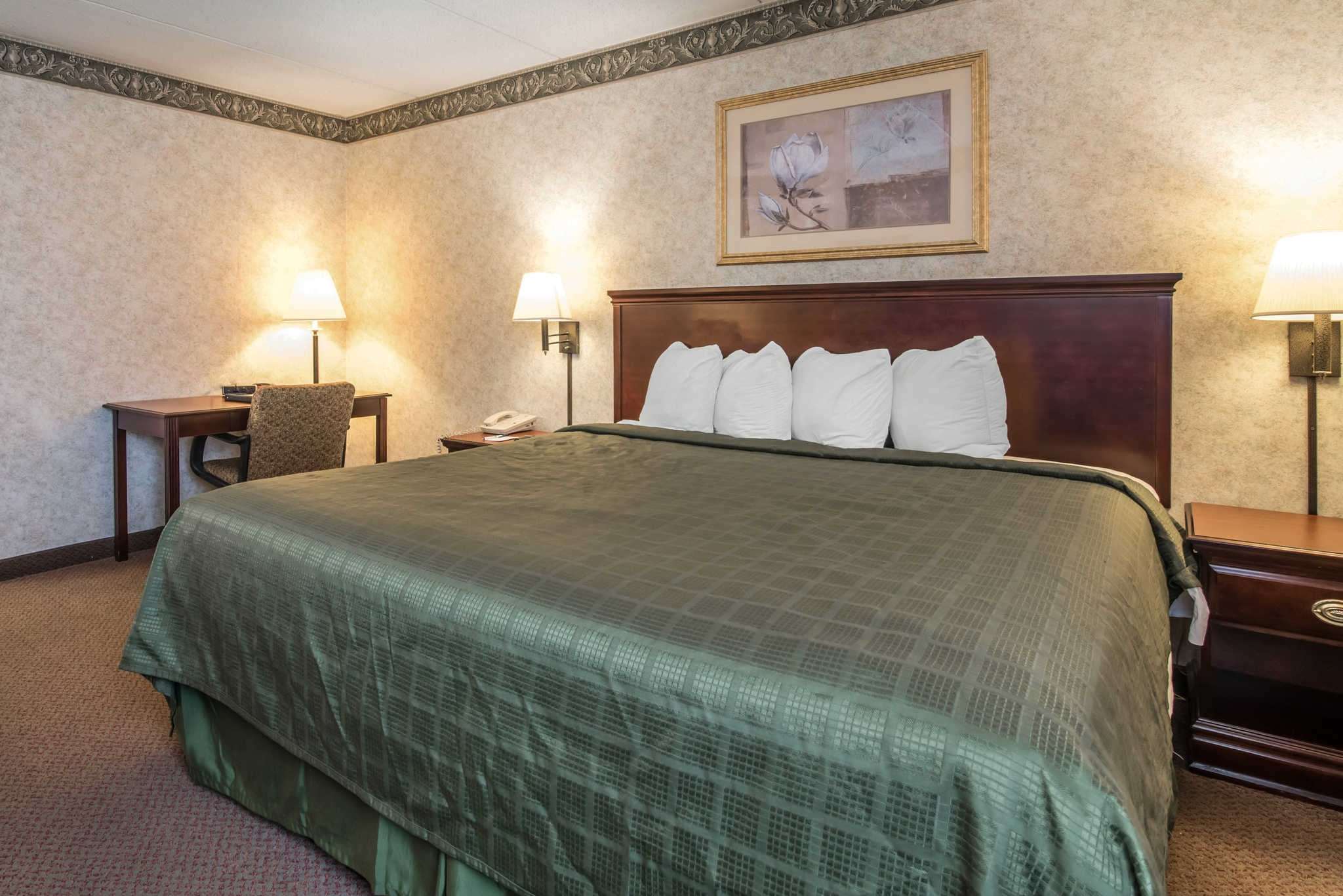 comfort inn and suites liverpool syracuse north