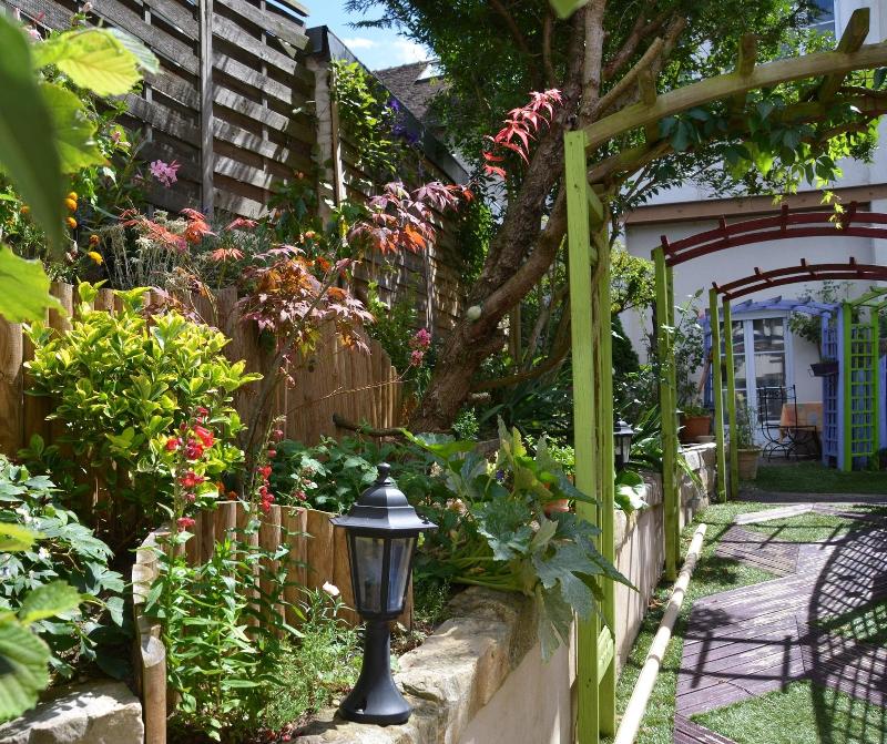 Châteaux Demeures Hôtels Le Cheval Noir,Fontainebleau>>Aulnay-Sous-Bois,3 star