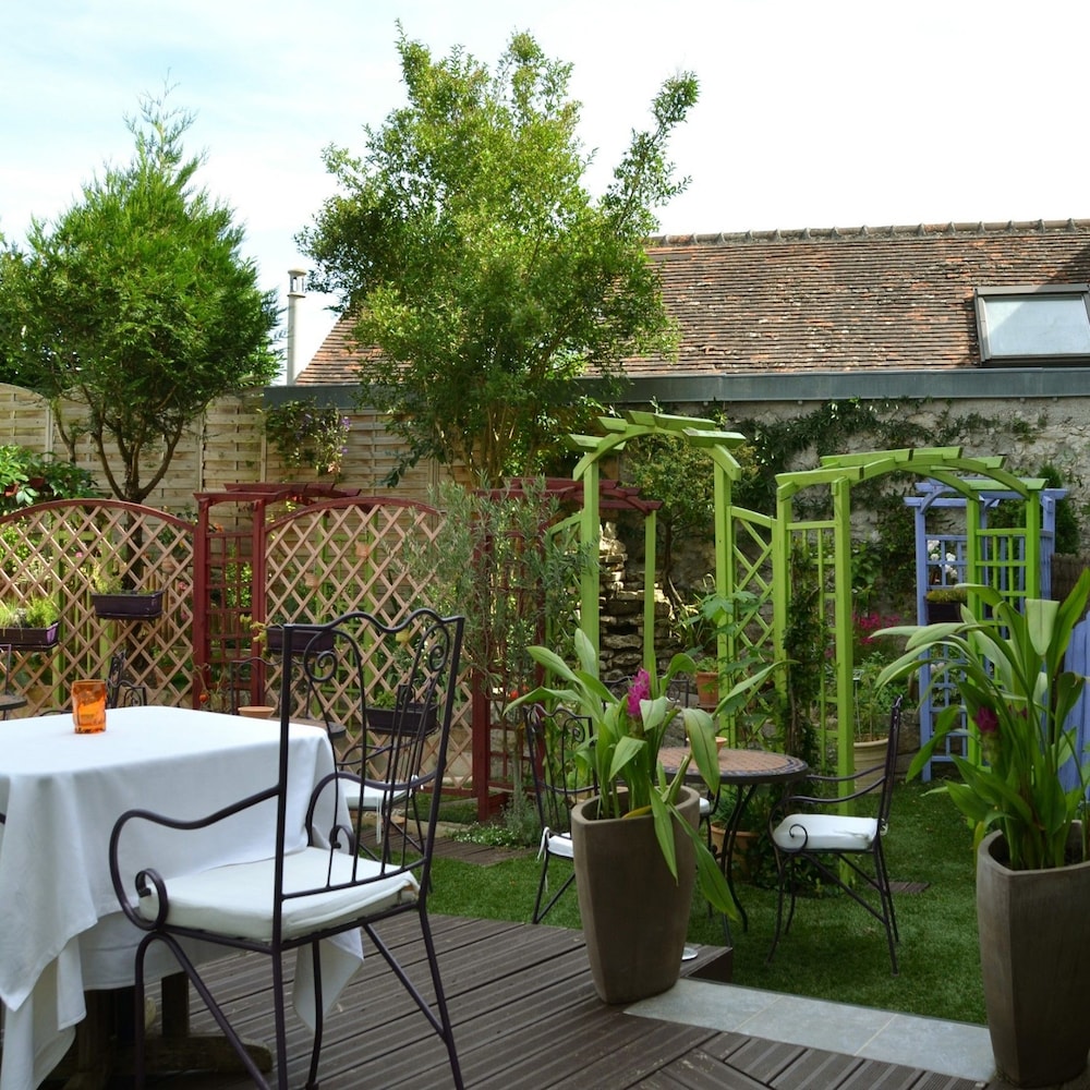 chateaux demeures hotels le cheval noir