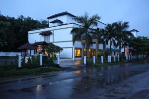 Hotel Cloud 9,Ernakulam>>Athirapally,4 star