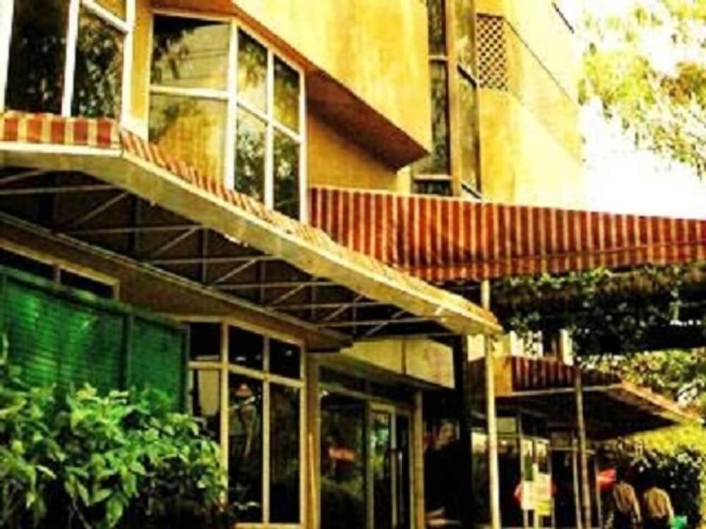 nirulas hotel