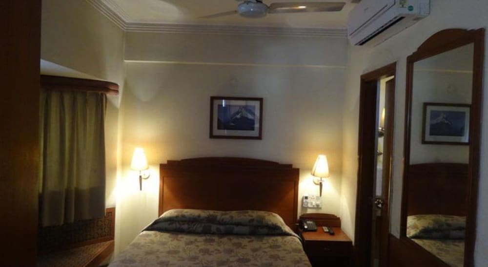 nirulas hotel