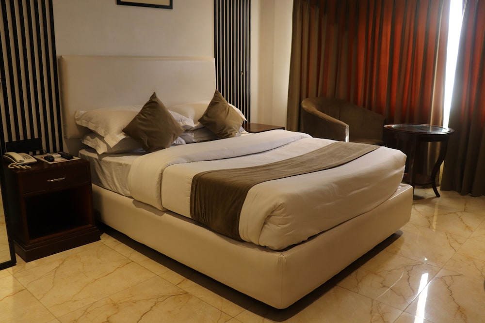 nirulas hotel
