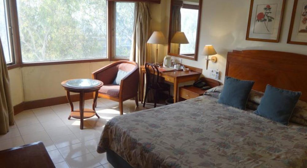nirulas hotel