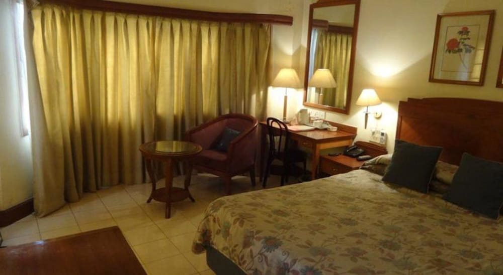 nirulas hotel