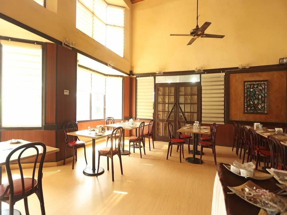nirulas hotel