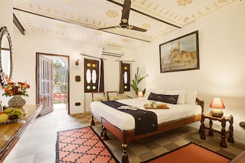 hotel bundelkhand riverside
