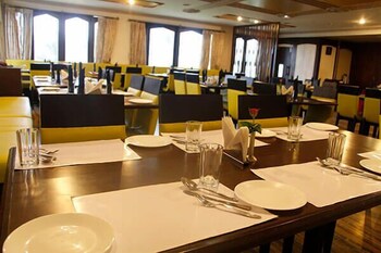 hotel vijoya international