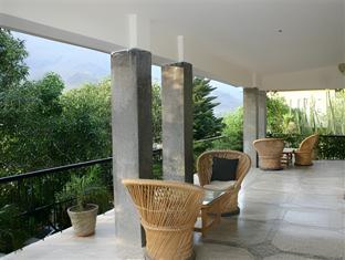 high bank peasants cottage