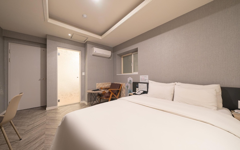 ilsan wainscot hotel