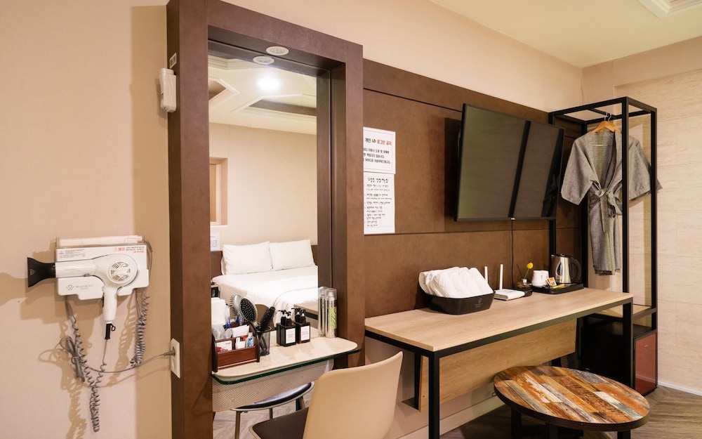 ilsan wainscot hotel
