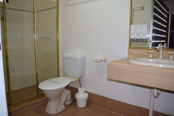 warwick vines motel