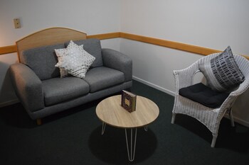 warwick vines motel