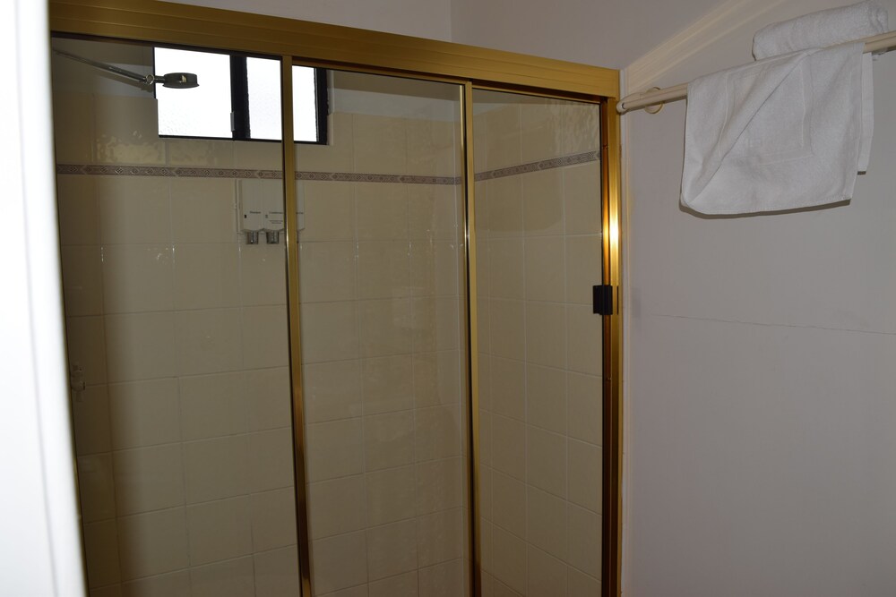 warwick vines motel