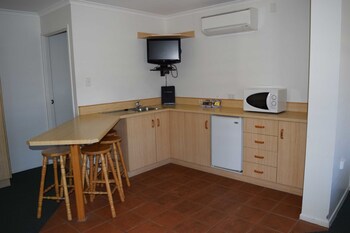 warwick vines motel
