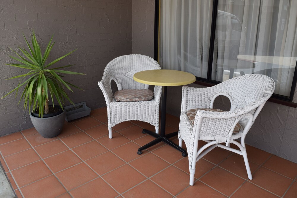 warwick vines motel
