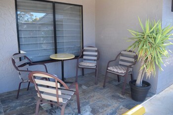 warwick vines motel