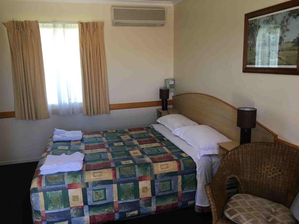 warwick vines motel