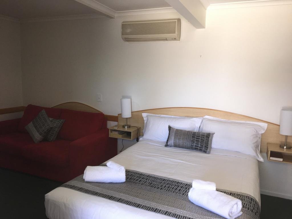 warwick vines motel