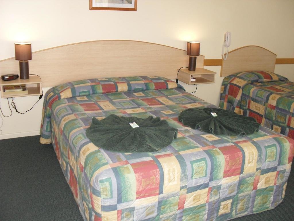 warwick vines motel