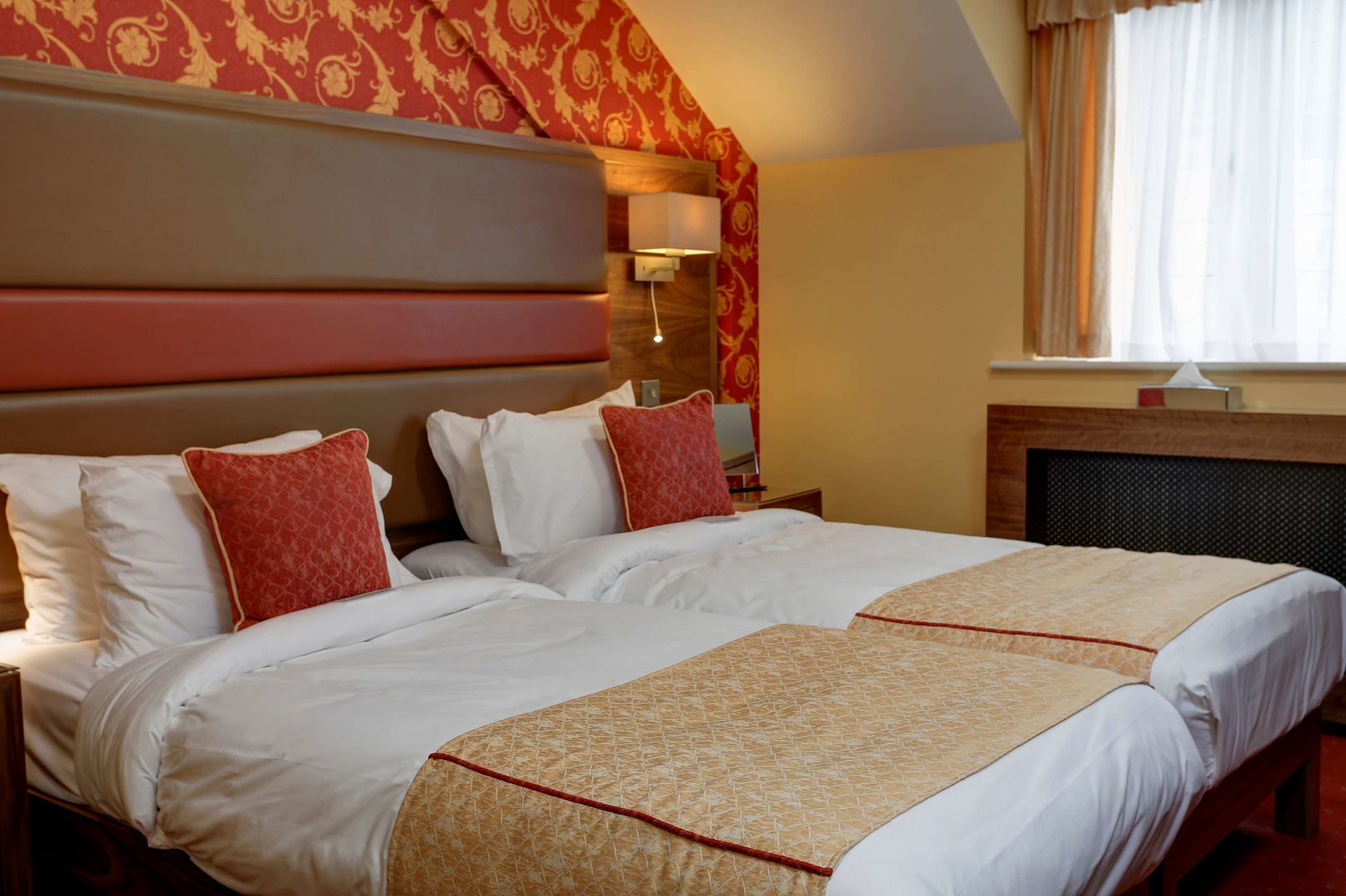 rogerthorpe manor hotel