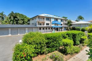 Cairns Reef Apartments & Motel,Earlville>>Cairns,4 star