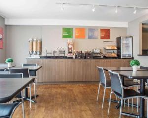 Comfort Inn Cambridge,Campbellville>>Cambridge,3 star
