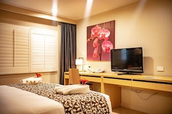 highlander hotel and apartments