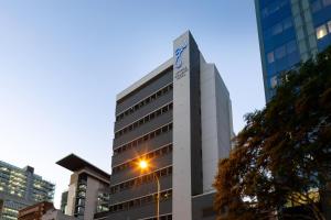 George Williams Hotel Brisbane,Oxenford>>Brisbane,4 star