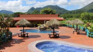 hotel la pradera del arenal