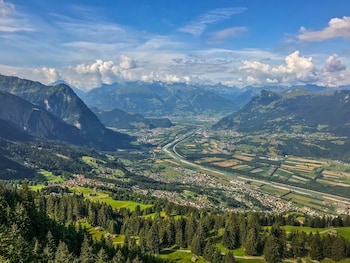 Giessen Hotel & Coffeehouse,Planken>>Vaduz,3 star