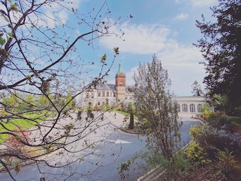 The Lucan Spa Hotel,Dublin>>Ashbourne,3 star