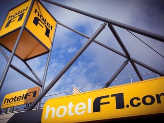 hotelf1 st witz a1 paris nord