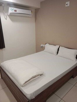 shreejis hotel