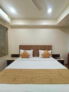 hotel lavish inn