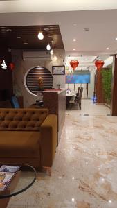 hotel lavish inn