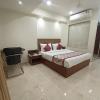 hotel lavish inn