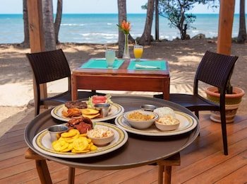 Pelican Beach Resort,,4 star