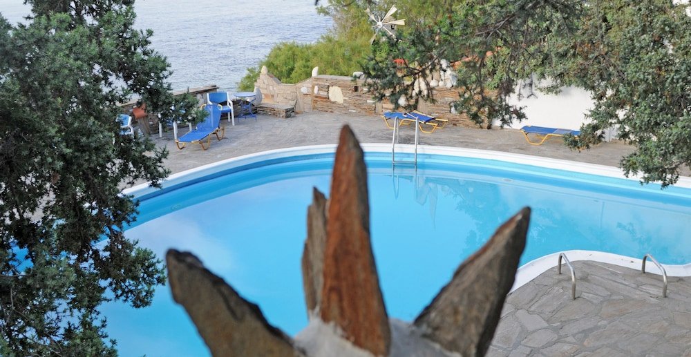 Daidalos Hotel,Armenistis>>Agios Kirykos,2 star