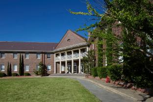 Brassey Hotel,In Barton (Capital Hill),4 star
